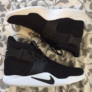 Men’s Nike size 10